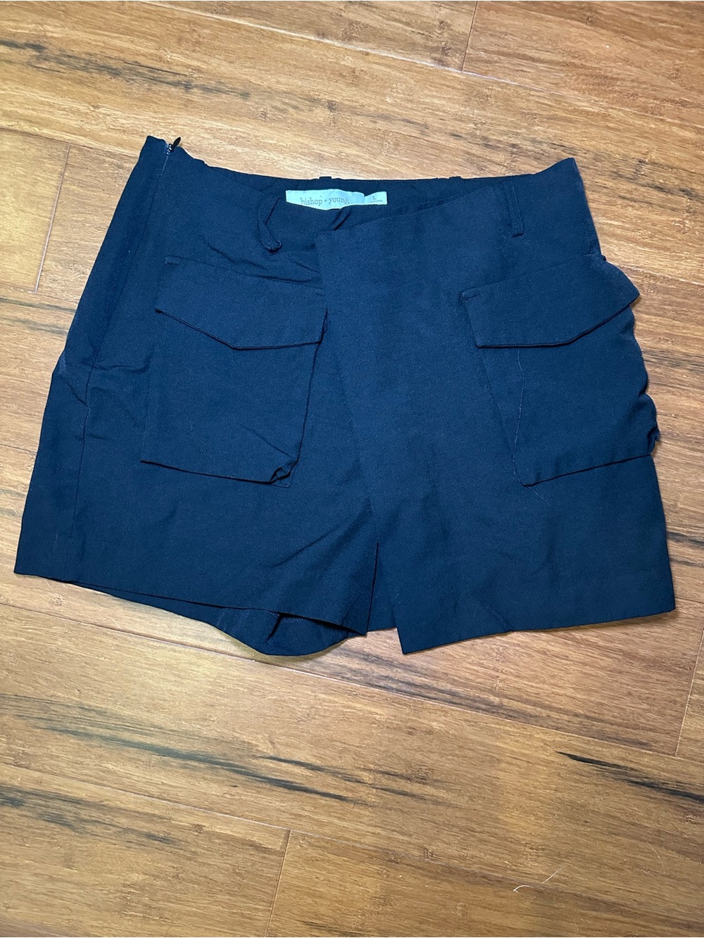 bishop + young women’s black cargo skort size L